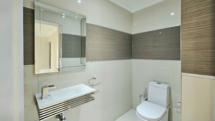 5 Bedroom Property for Sale in Kiepersol Free State